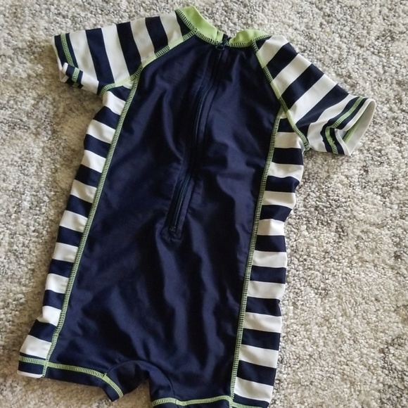 ⚘4 for $24⚘Gap one piece swim suit rash guard suit - Picture 3 of 5